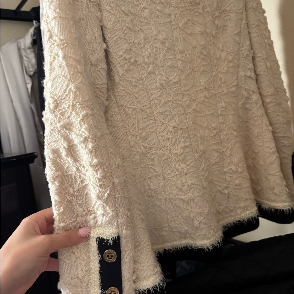Chanel Women's Textured Cream and Black Blazer - Picture 2 of 11